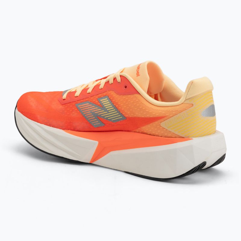 Scarpe da running da uomo  New Balance FuelCell Rebel V5 tangerine heat/silver metallic 3