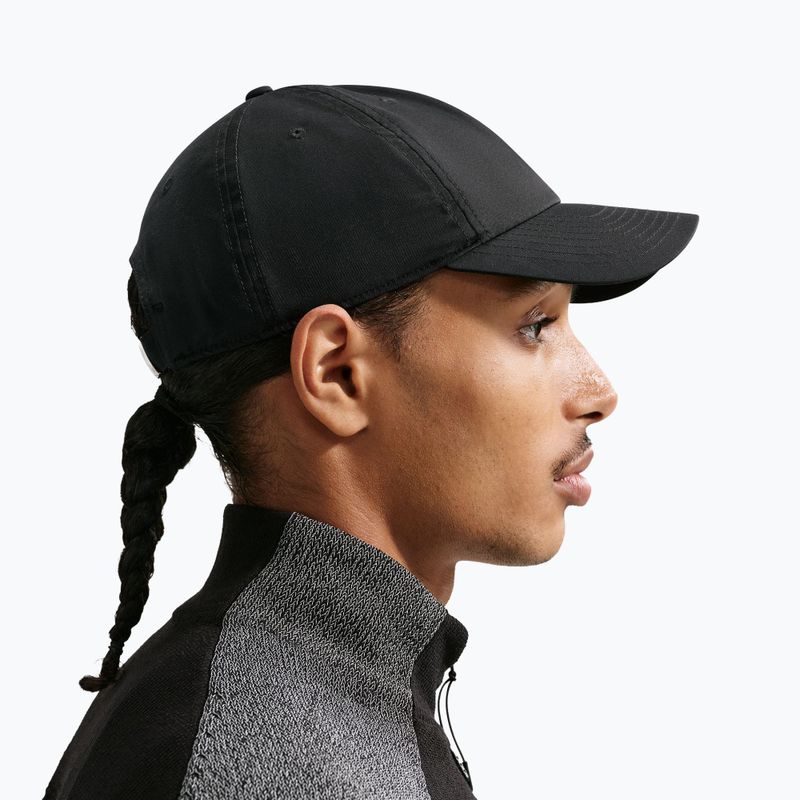 Cappellino con visiera Nike Dri-Fit Club Unstructured Metal Swoosh 2026 black/metallic gold 6