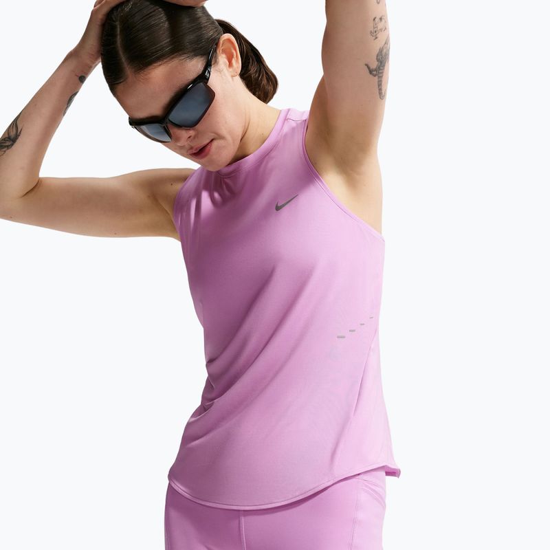 Pantaloncini da corsa da donna Nike Swift High-Waisted 4" light magenta 7