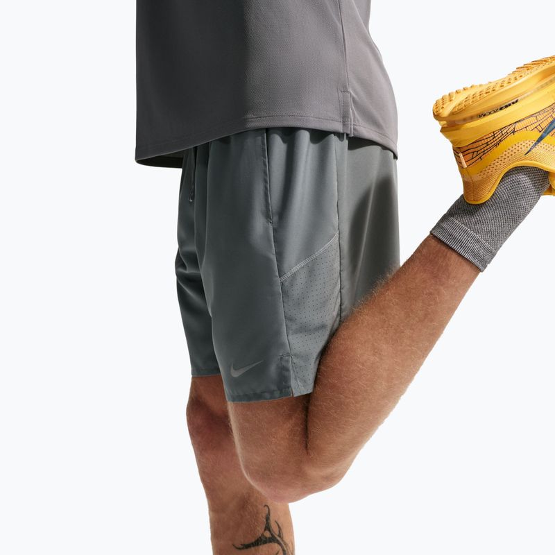Pantaloncini da corsa da uomo Nike Miler Dri-Fit Brief Lined7" smoke grey/smoke grey 5