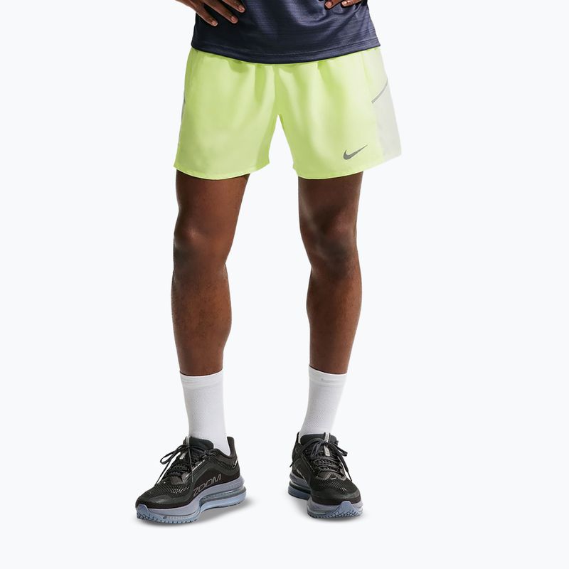 Pantaloncini da corsa da uomo Nike Miler Dri-Fit 2in1 5" volt ice/barely volt