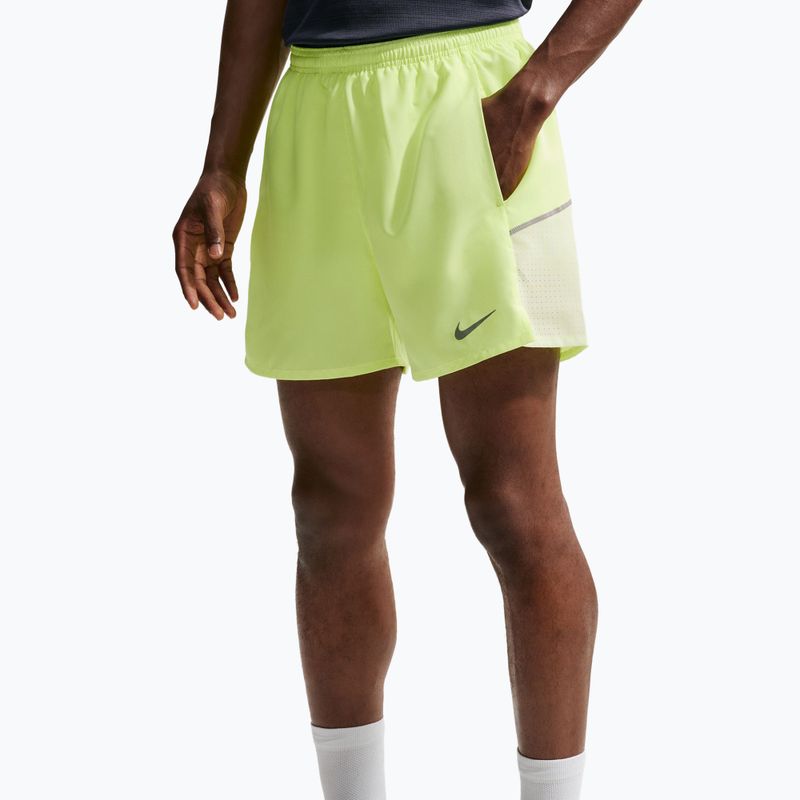 Pantaloncini da corsa da uomo Nike Miler Dri-Fit 2in1 5" volt ice/barely volt 4
