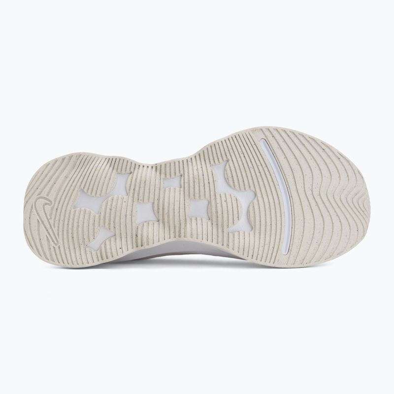 Scarpe da donna Nike Motiva 2 white/chalk/sail 4