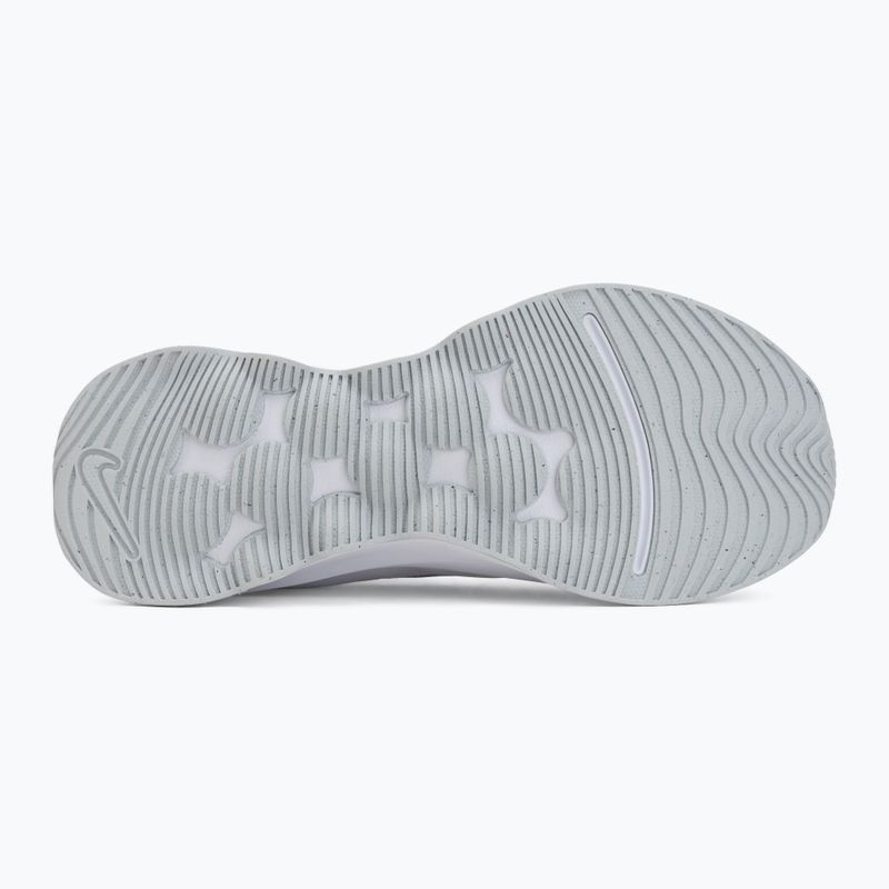 Scarpe da donna Nike Motiva 2 white/pure platinum/metallic silver 4