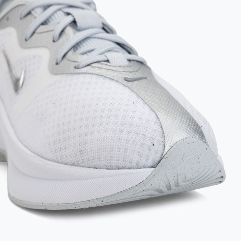 Scarpe da donna Nike Motiva 2 white/pure platinum/metallic silver 7
