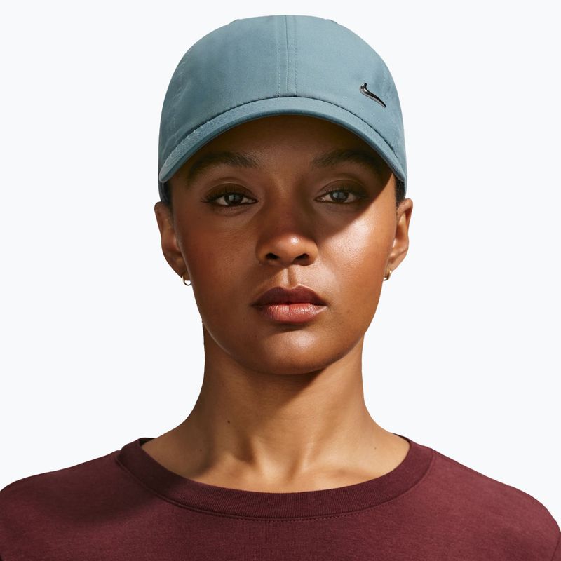 Cappellino con visiera Nike Dri-Fit Club Unstructured Metal Swoosh mineral Mineral slate/metallic silver 4