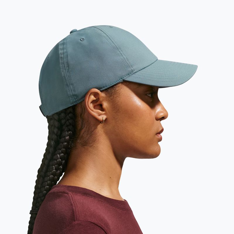 Cappellino con visiera Nike Dri-Fit Club Unstructured Metal Swoosh mineral Mineral slate/metallic silver 6
