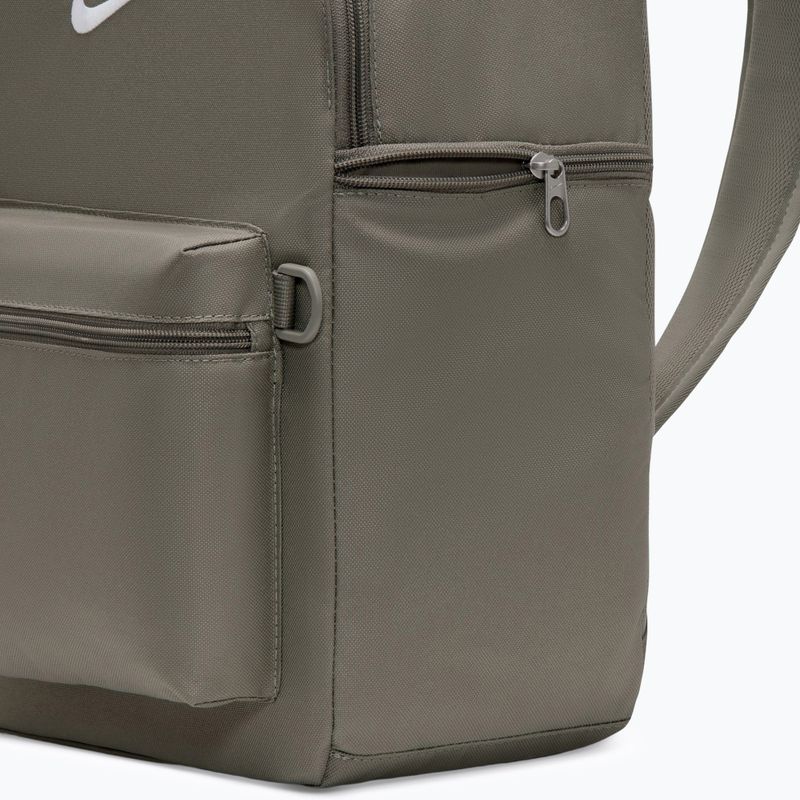 Zaino urbano Nike Heritage 23 l light army/white 5