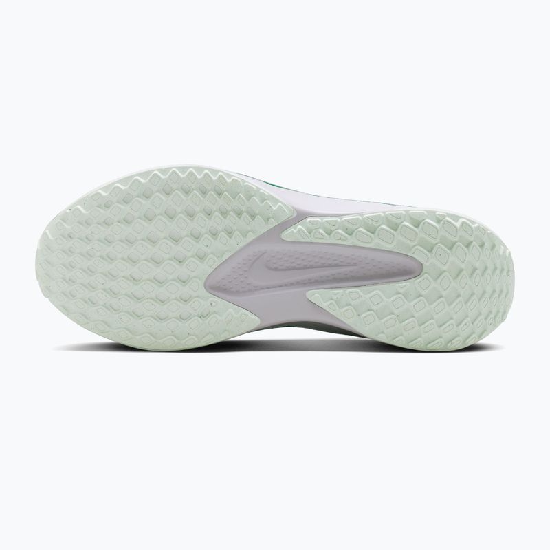 Scarpe da running da donna Nike Quest 6 barely green/white/metallic silver 2
