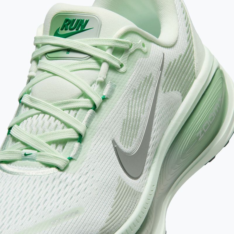 Scarpe da running da donna Nike Vomero 18 barely green/steam/metallic silver 3
