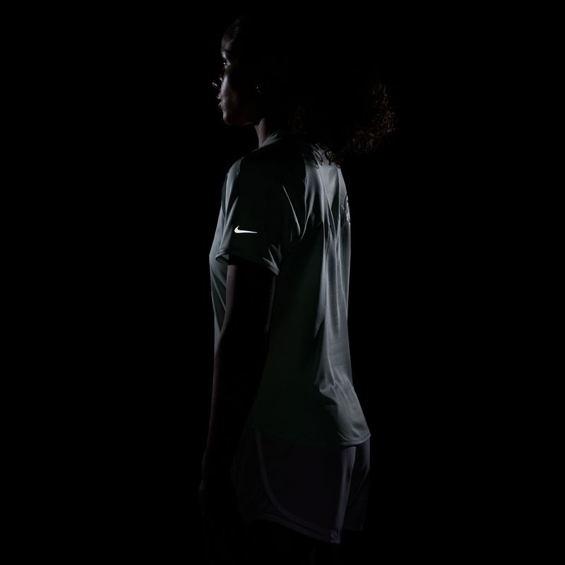 Maglietta da corsa da donna Nike Swift Dri-Fit barely green 7