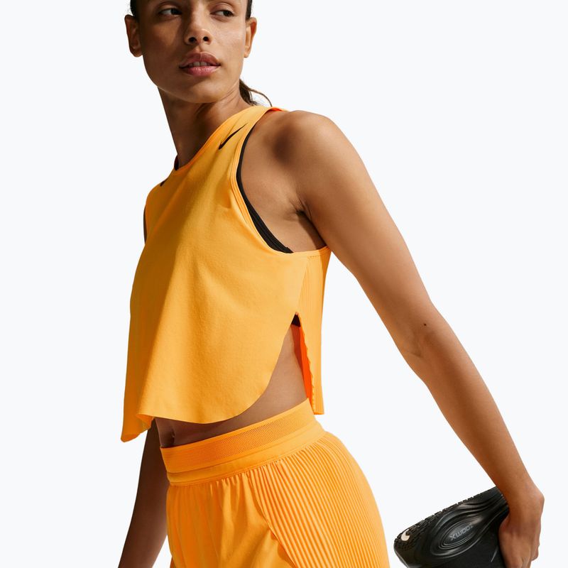 Pantaloncini da running donna Nike AeroSwift Dri-Fit ADV Mid-Rise 3" laser orange/black/white/black 4