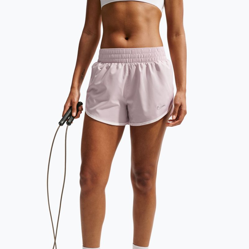 Pantaloncini da allenamento da donna Nike One Woven Brief-Lined platinum violet/sail 5