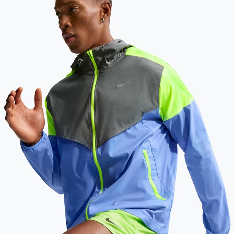 Giacca da corsa da uomo Nike Impossibly Light Windrunner royal pulse/smoke grey/volt ice 5