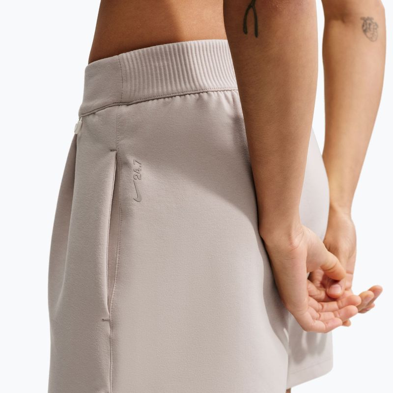 Pantaloncini da allenamento da donna Nike 24.7 ImpossiblySoft cream Ii/cream Ii/college grey 4