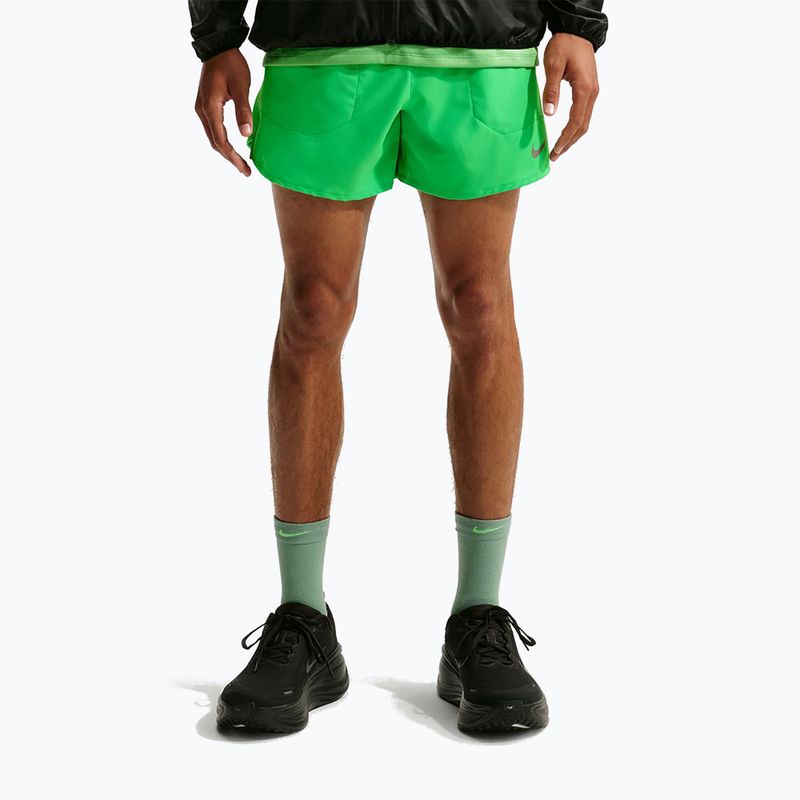 Pantaloni corti da uomo Nike Stride Dri-Fit foderati 5" verde brillante