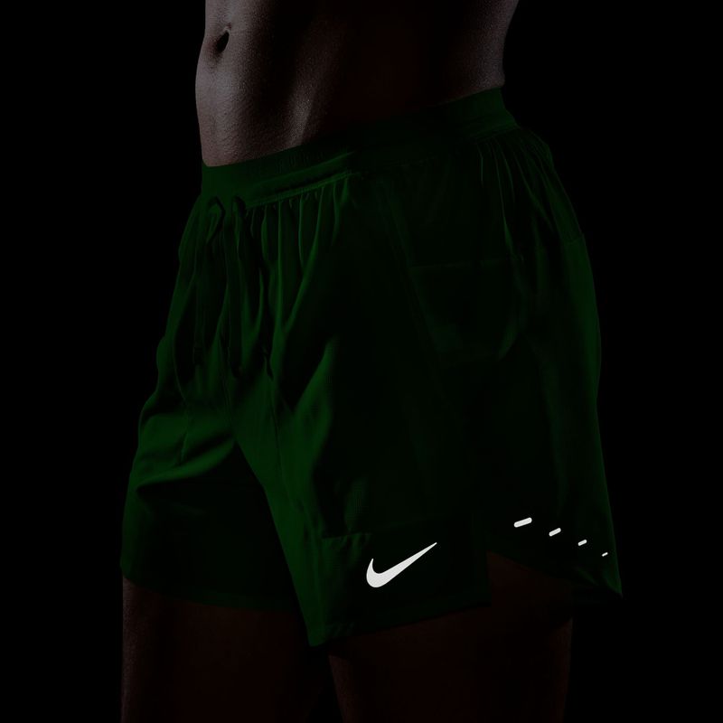 Pantaloni corti da uomo Nike Stride Dri-Fit foderati 5" verde brillante 7