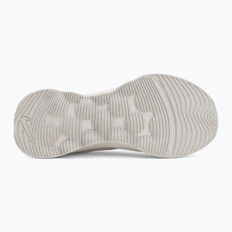 Scarpe da donna Nike Motiva 2 summit white/phantom/metallic silver 4