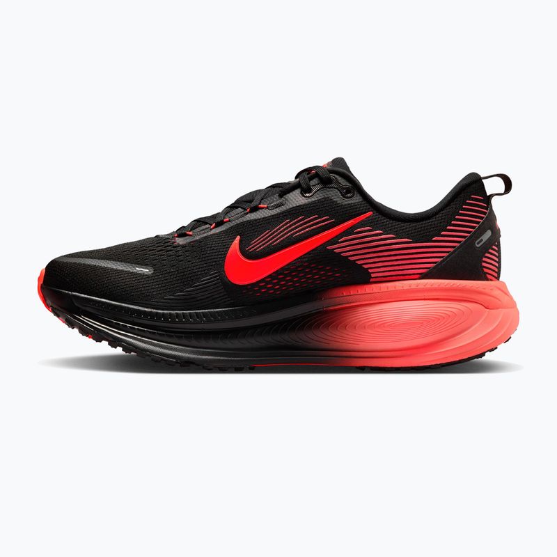 Scarpe da corsa uomo Nike Vomero 18 black/university red/bright crimson 2