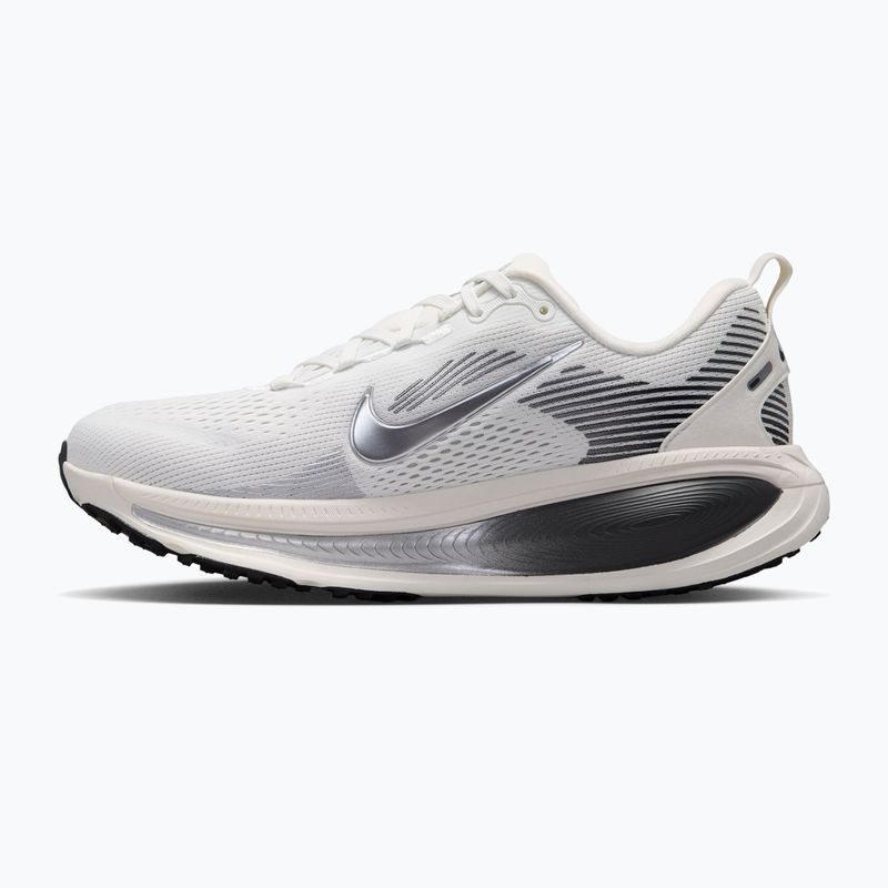 Scarpe da corsa donna Nike Vomero 18 summit white/sail/metallic silver 2