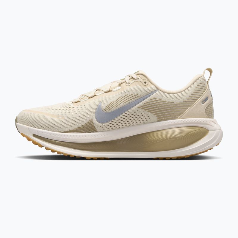 Scarpe da corsa uomo Nike Vomero 18 light khaki/desert khaki/metallic silver 2