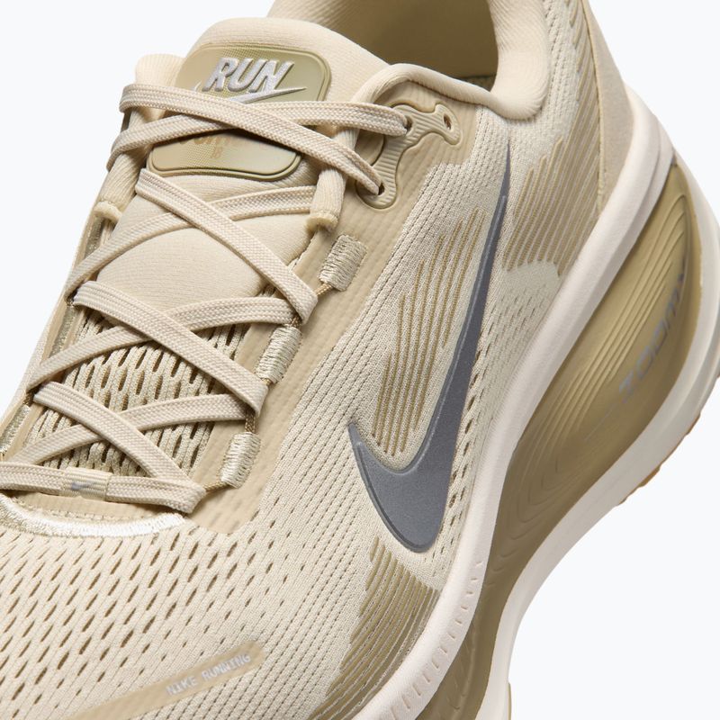 Scarpe da corsa uomo Nike Vomero 18 light khaki/desert khaki/metallic silver 5