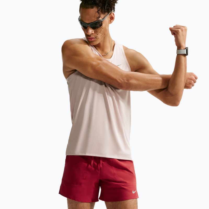 Pantaloni corti da uomo Nike Stride Dri-Fit foderati 5" rosso intenso 4