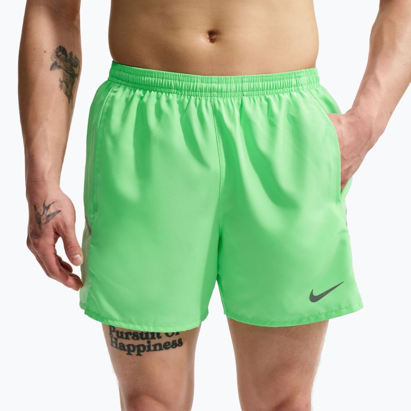Pantaloncini da corsa da uomo Nike Miler illusion green 5