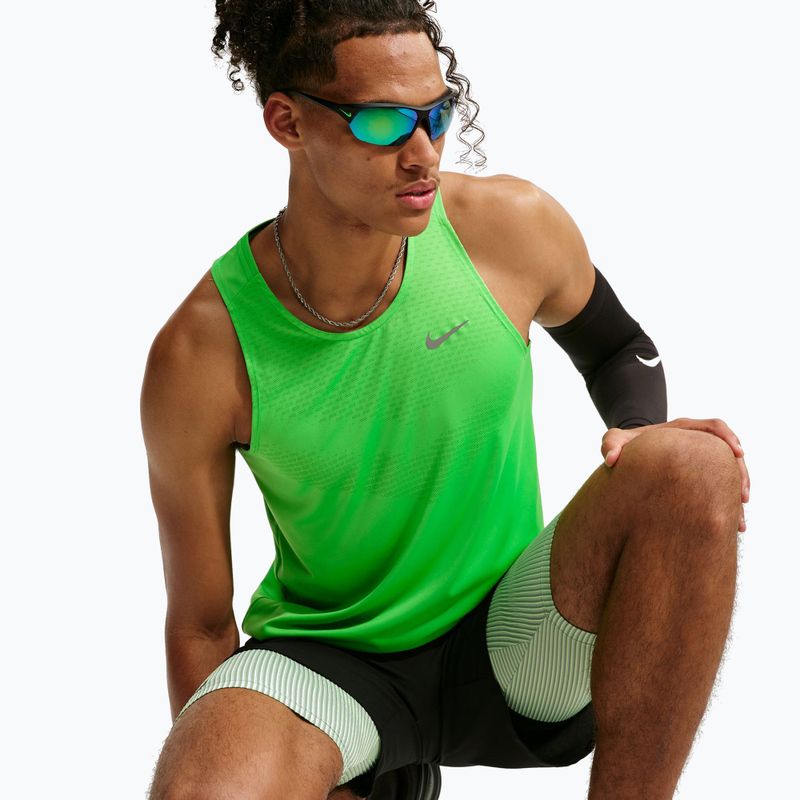 Maglia da corsa da uomo Nike Stride green spark 6