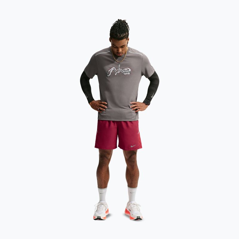 Pantaloncini da corsa da uomo Nike Miler tough red/sport red 2