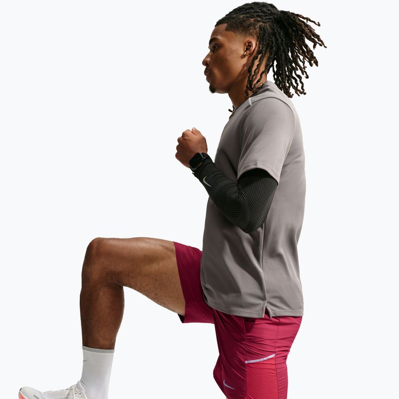 Pantaloncini da corsa da uomo Nike Miler tough red/sport red 4