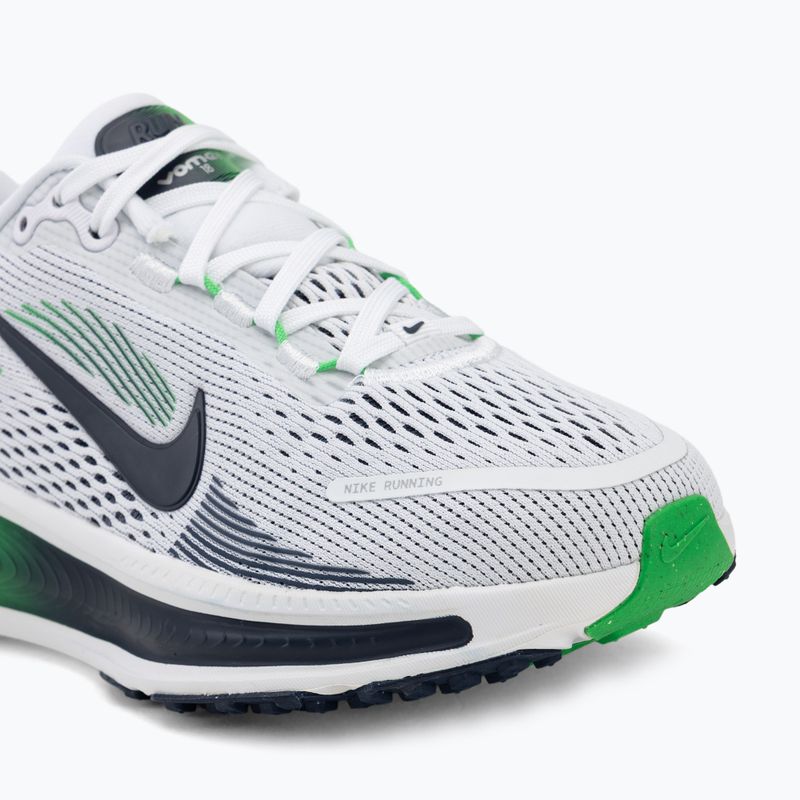 Scarpe da corsa Nike Vomero 18 bianco/verde brillante/blu notte 7