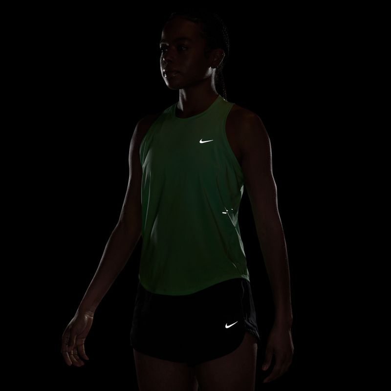 Maglia da running da donna Nike Swift Dri-Fit Tank Top illusion green 7