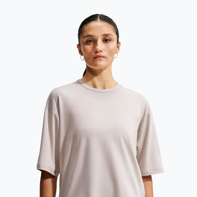 Maglia da allenamento donna Nike 24.7 ImpossiblySoft Light cream Ii/college grey 3