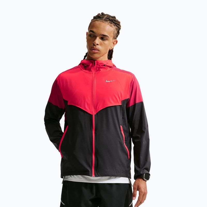 Giacca da corsa da uomo Nike Impossibly Light Windrunner black/light crimson/tough red