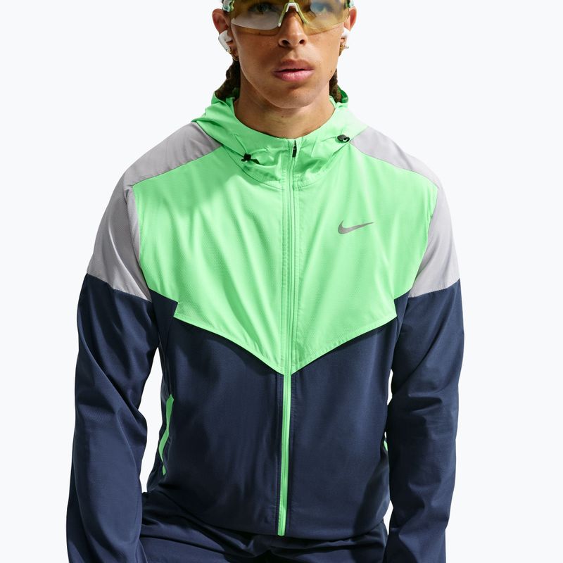 Giacca da corsa da uomo Nike Impossibly Light Windrunner midnight navy/illusion green/wolf grey 4
