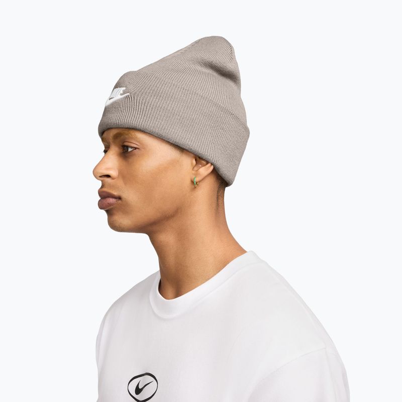 Cappello invernale Nike Peak Futura Beanie moon particle/white 3