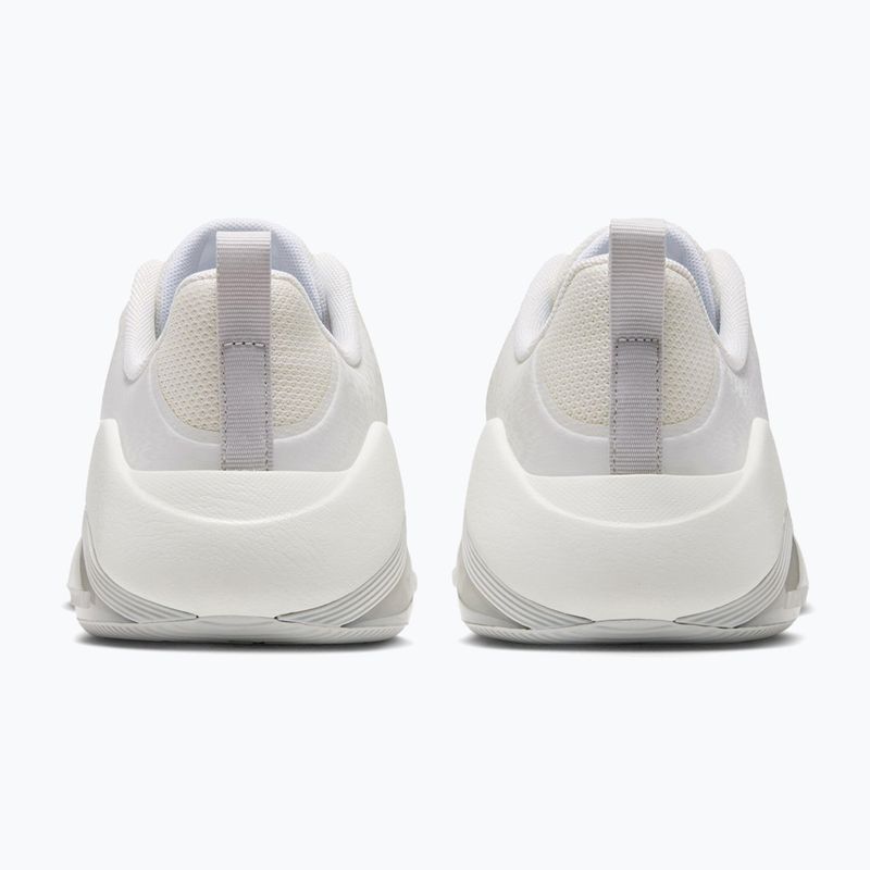 Scarpe da allenamento donna Nike Bella 7 sail/photon dust/metallic silver 2
