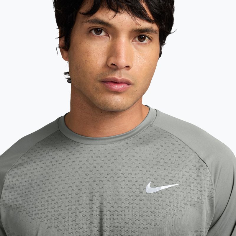 Maglia da corsa da uomo Nike Stride grey fog 3
