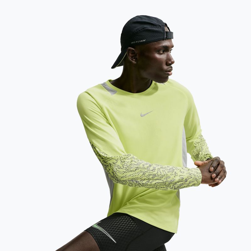 Longsleeve da running uomo Nike Stride light lemon twist/grey fog 4