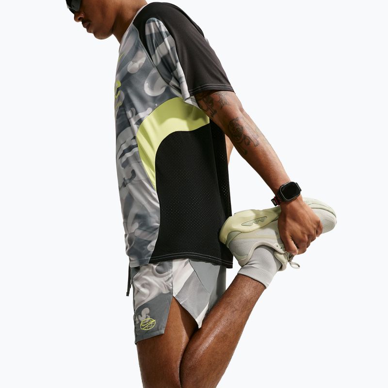 Pantaloncini da corsa da uomo Nike Dri-Fit 4" smoke grey/black/light lemon twist 6