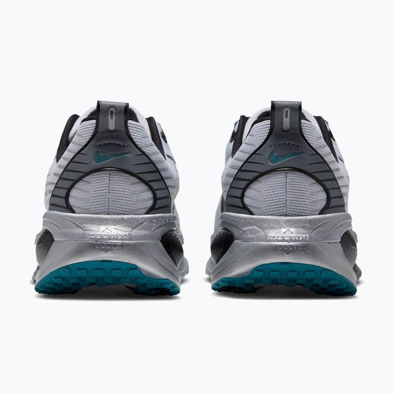 Scarpe da corsa uomo Nike Vomero 18 football grey/metallic cool grey/black 2