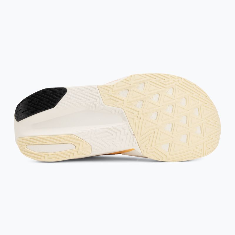 Scarpe da corsa donna New Balance FuelCell Rebel V5 calcium/gumdrop 4