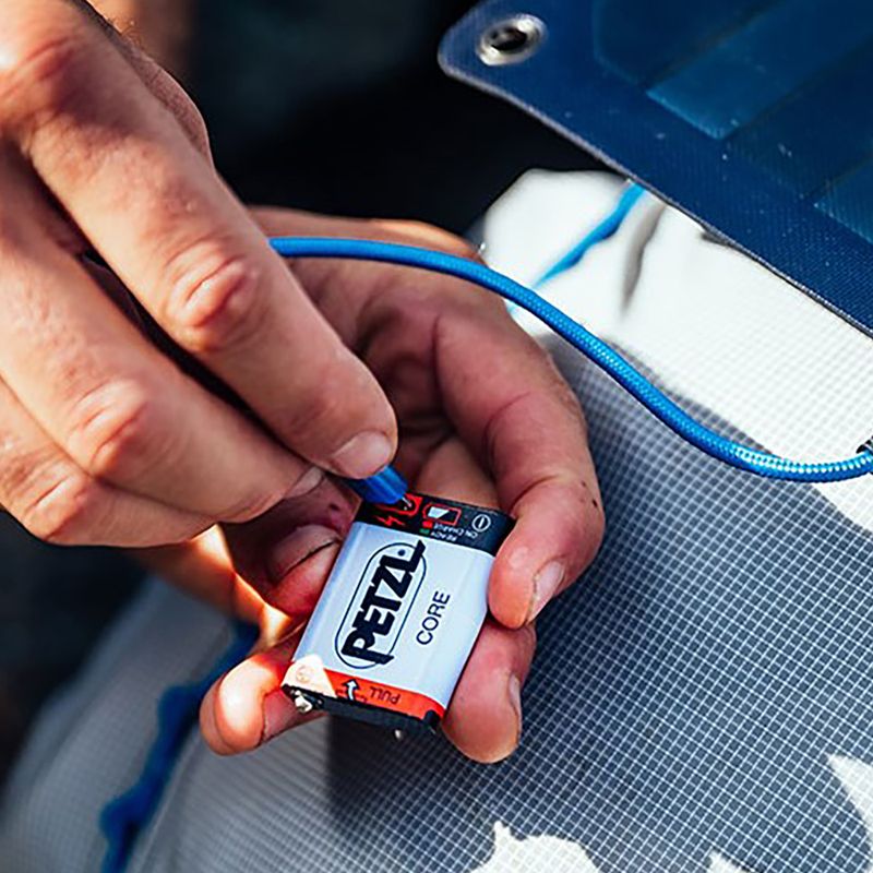 Torcia frontale Petzl Actik Core blu 6