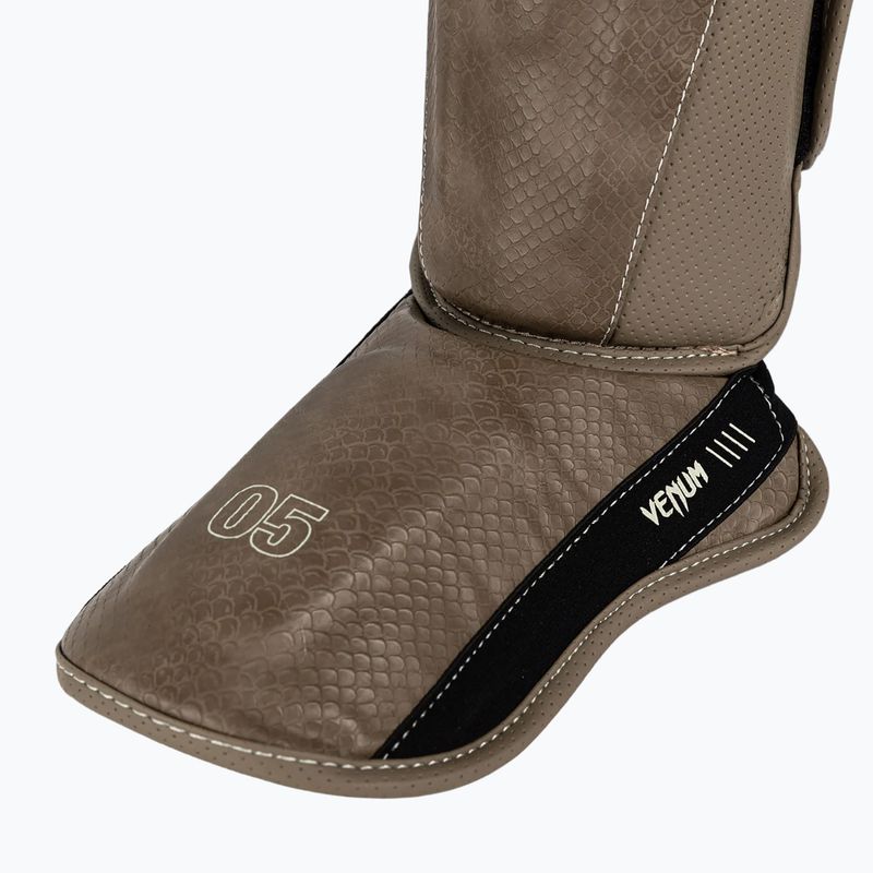 Paratibie e protezioni per i piedi Venum Impact Evo Scales Shinguards brown 5