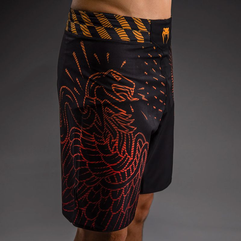Pantaloncini da allenamento uomo Venum Quetzal Fury Fightshorts black/fury red/tangerine 4