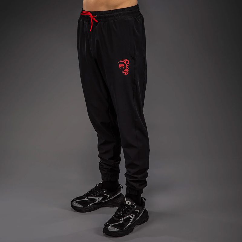 Pantaloni da allenamento uomo Venum x Mike Tyson Tiger Joggers deep black/intense red 3