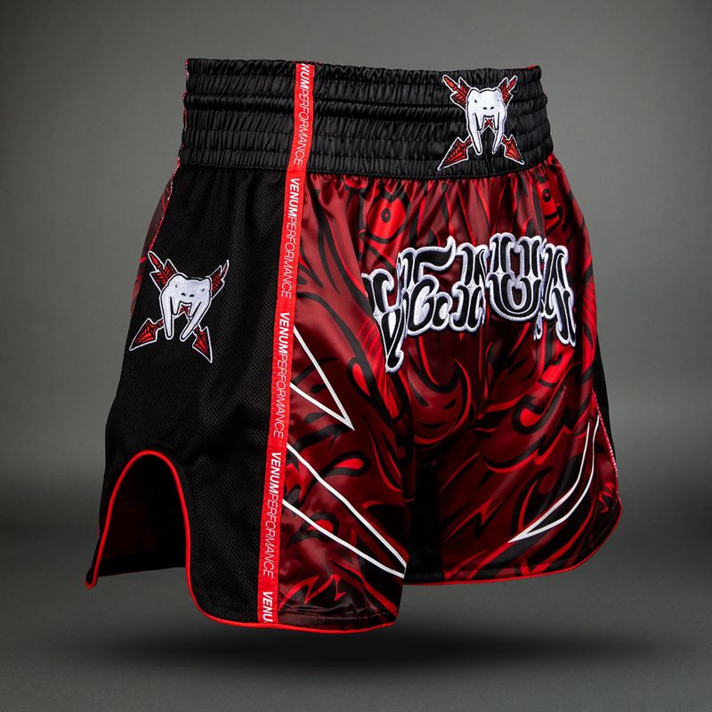 Pantaloncini da allenamento uomo Venum Wolf Attack Muay Thai Shorts black/red 3
