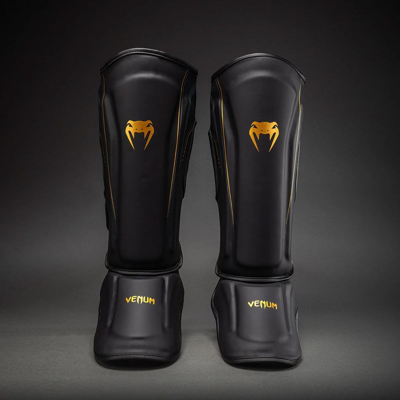Parastinchi e protezioni per i piedi Venum Streamline Shin black/gold 2