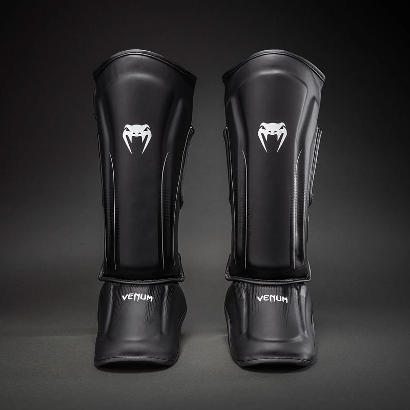 Parastinchi e protezioni per i piedi Venum Stealth Shin black/white 2